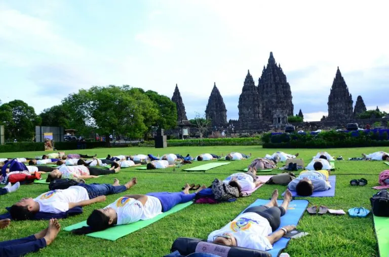 senam di candi prambanan