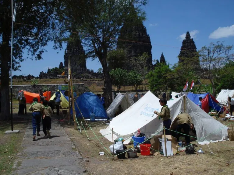 camping sekolah di candi prambanan