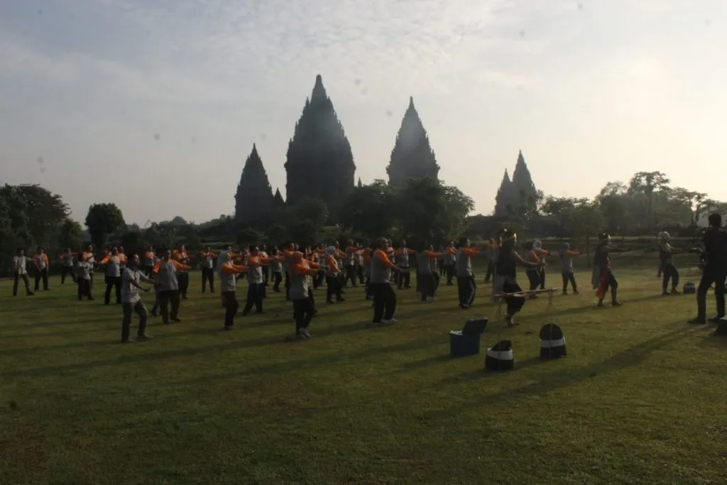 senam di candi prambanan