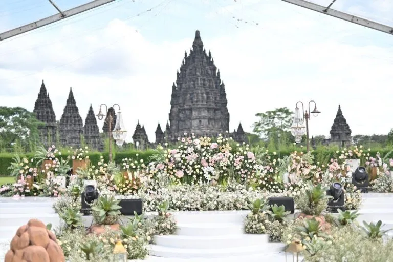 acara wedding di candi prambanan