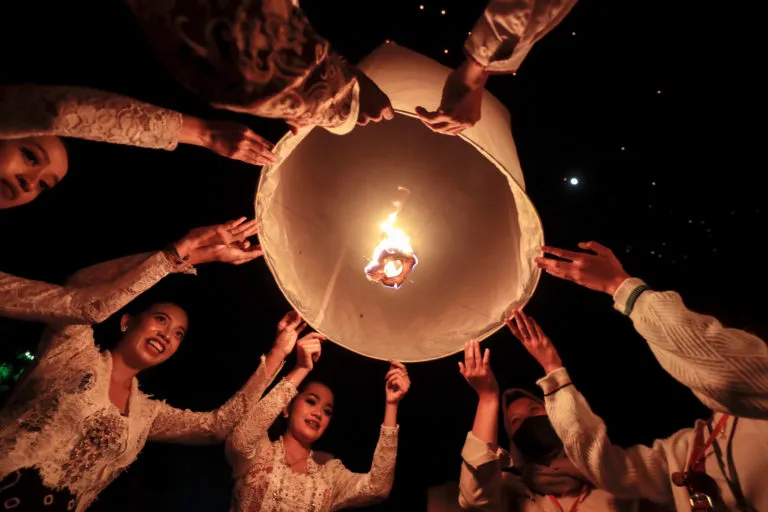 Pelepasan lampion Waisak di Candi Borobudur