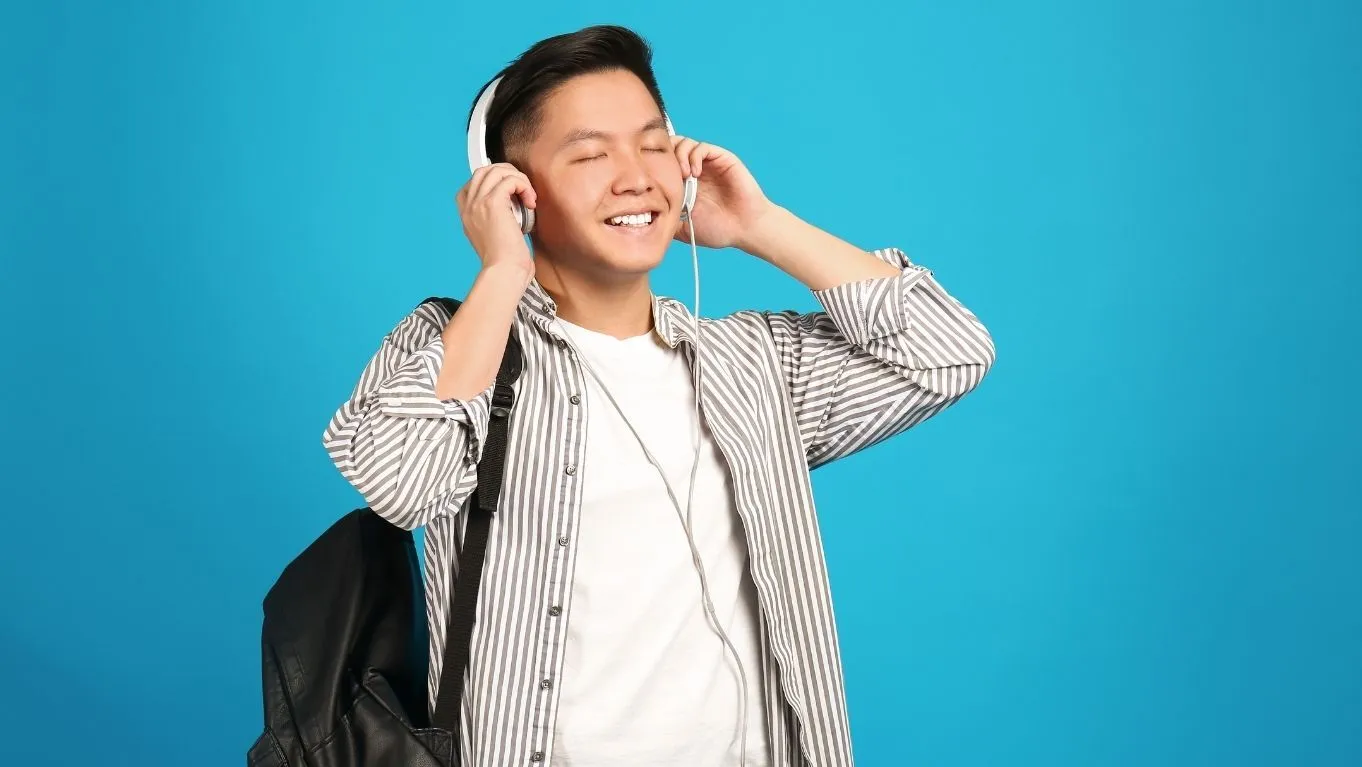 7 Cara Menghilangkan Ngantuk di Pagi Hari agar Tetap Produktif 4 cara mencegah ngantuk di pagi hari dengan mendengarkan musik