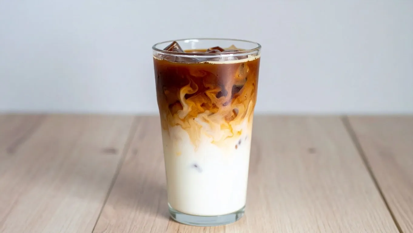 2 Resep Spanish Latte Enak, Pencinta Kopi Wajib Coba! 3 iced spanish latte