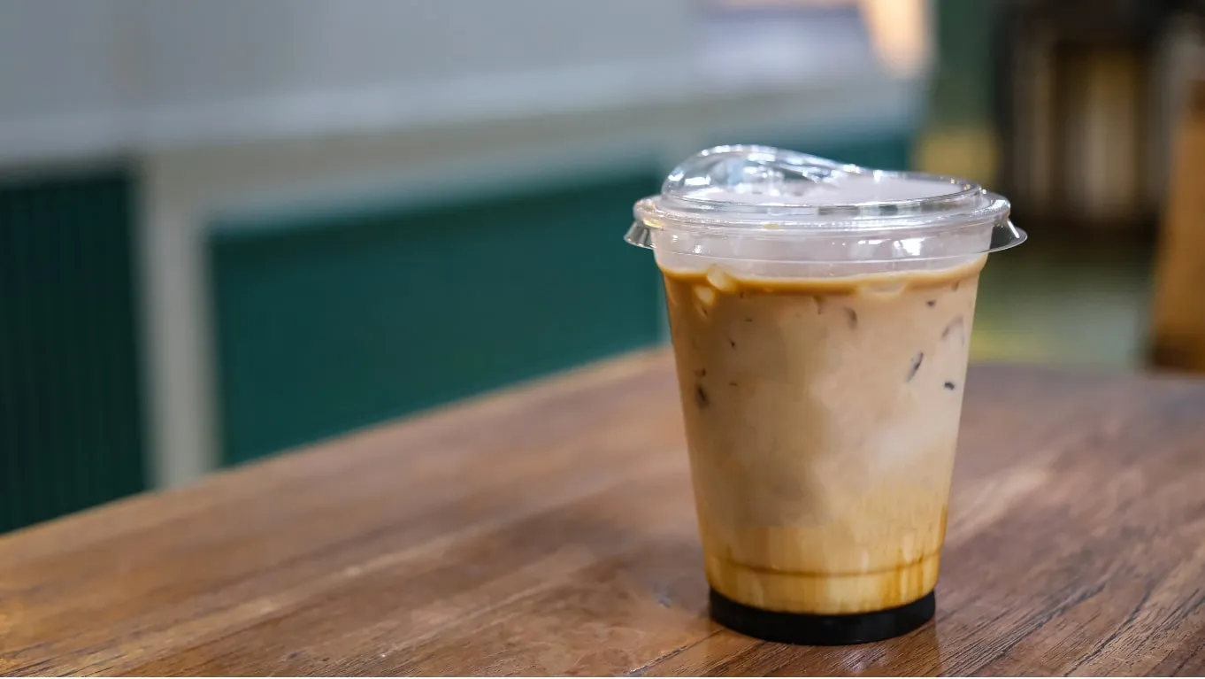 10 Varian Minuman Kopi ala Coffee Shop yang Sedang Populer, Mana Favoritmu? 1 kopi susu gula aren