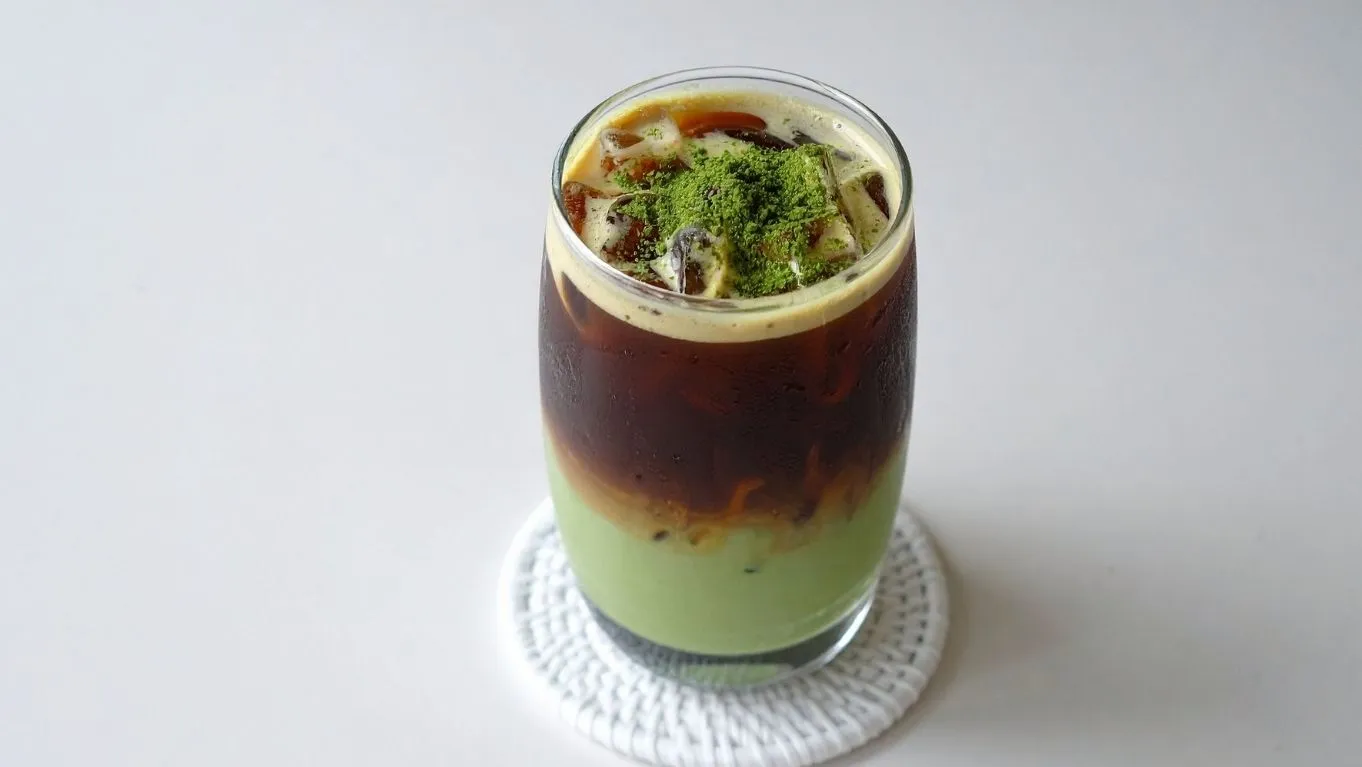 10 Varian Minuman Kopi ala Coffee Shop yang Sedang Populer, Mana Favoritmu? 9 matcha espresso